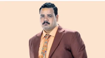 بطل مسلسل الكبير.. رحلة صعود الفنان مصطفى غريب من المسرح الأكاديمي إلى النجومية